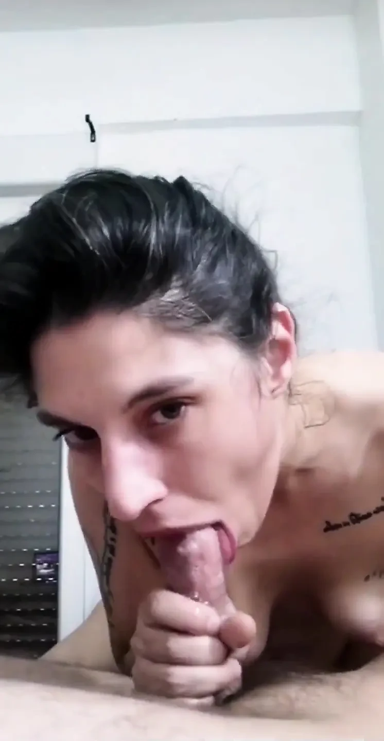 射在我脸上