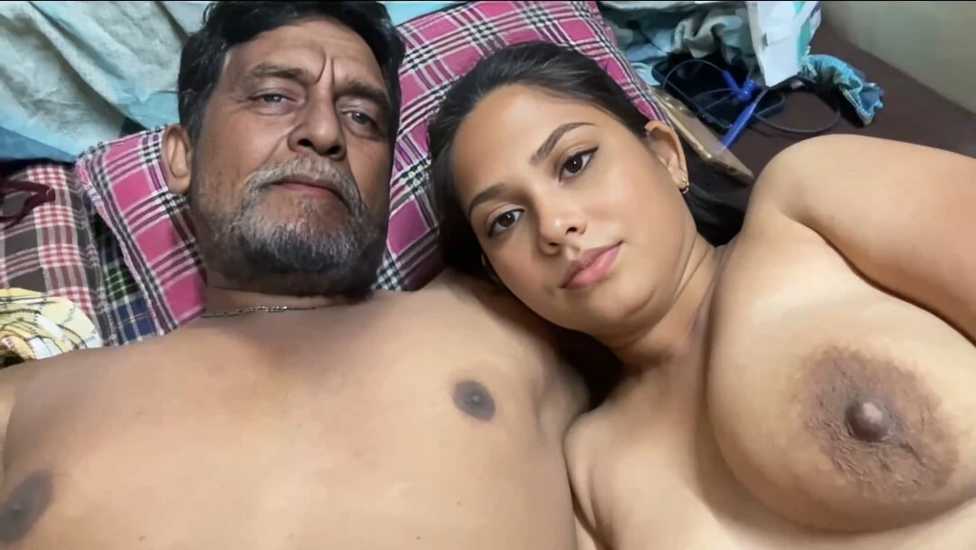 热辣的印度性感人妻被岳父口爆