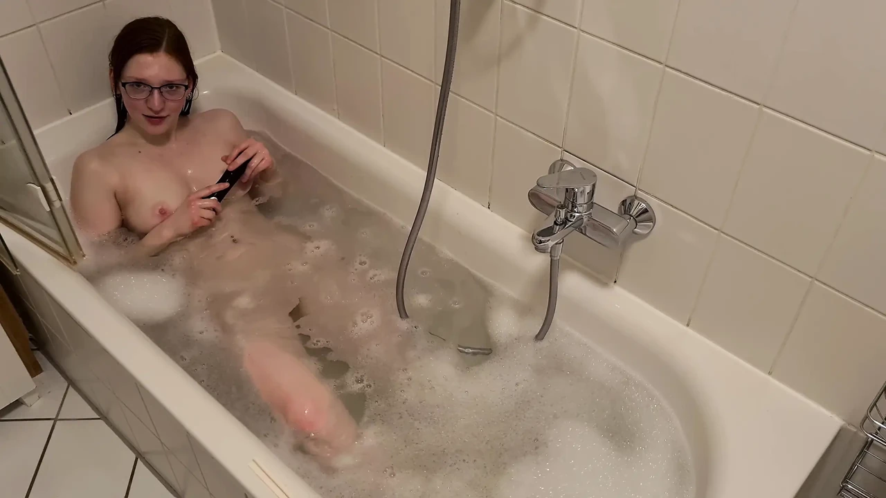 继妹在浴缸里