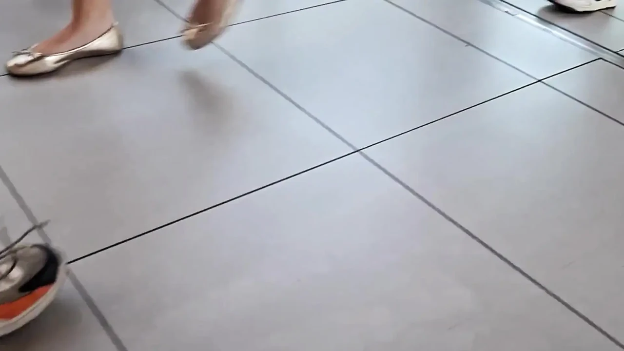 在更衣室里被我丈夫的好朋友操