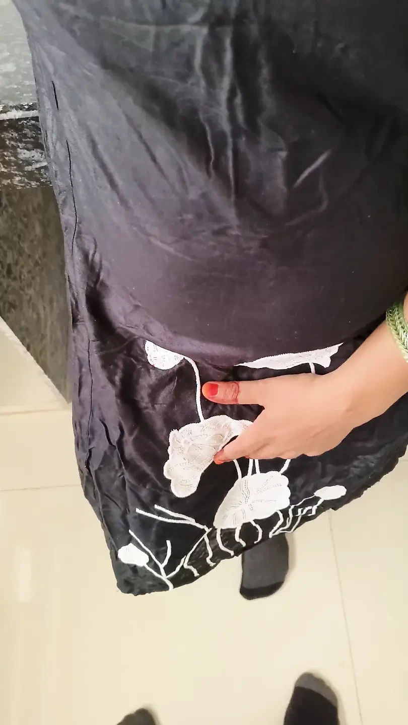印度害羞哥被她的房东狠操
