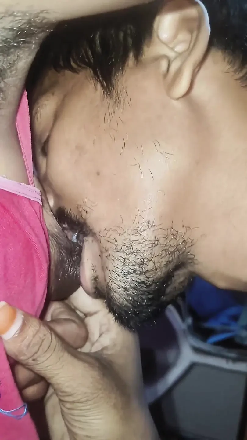 泰卢固青少年深吸