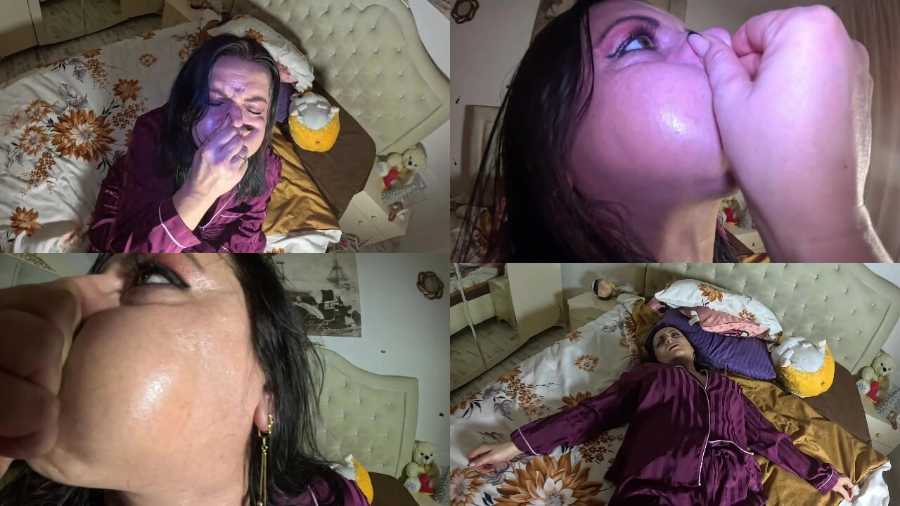 熟女在缎面上屏住呼吸。浮肿的脸颊红脸和激烈的特写