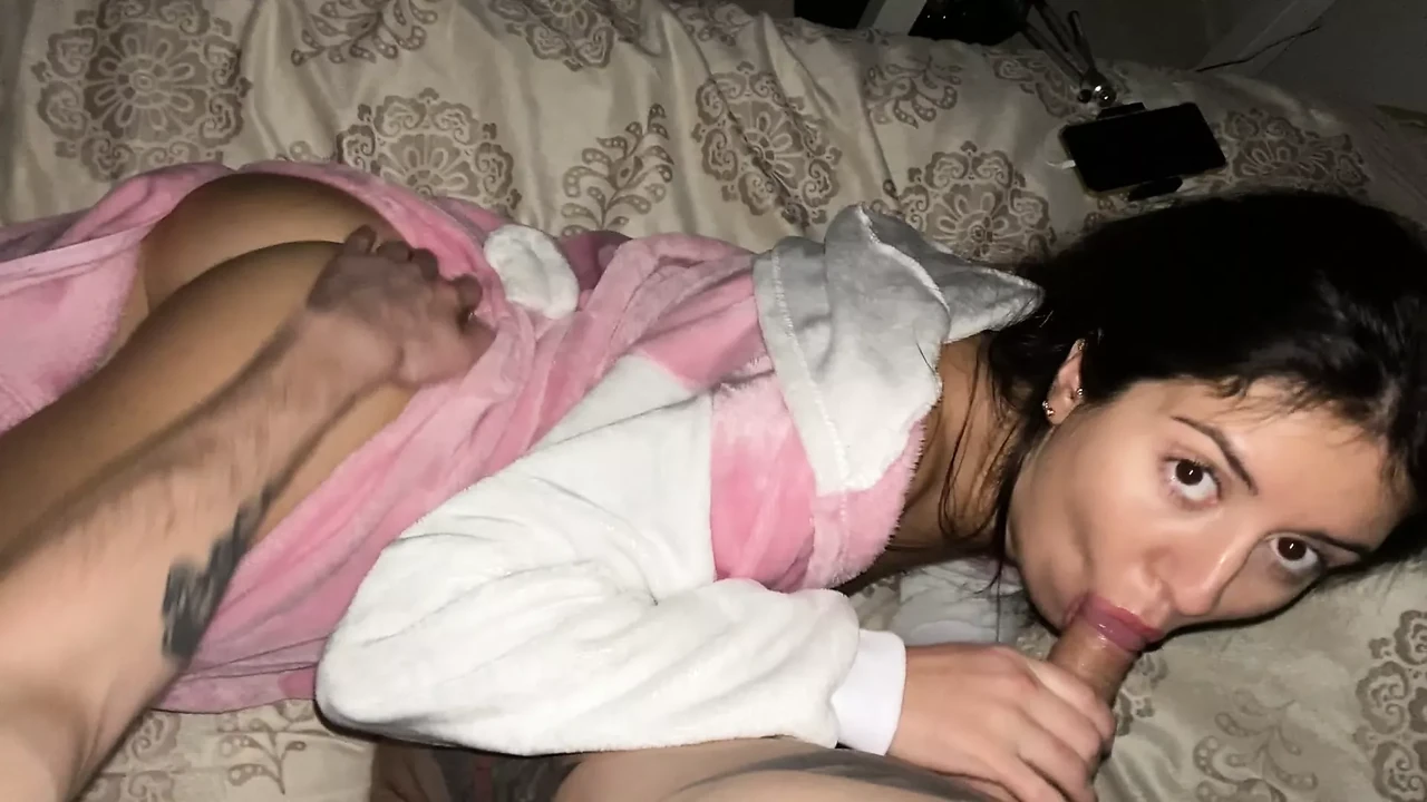 第一次操了我继妹的菊花，还有一个朋友