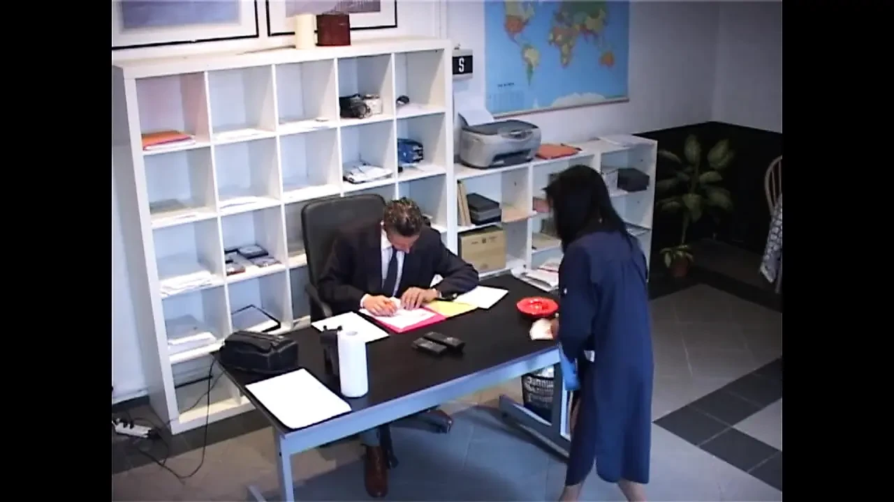 大胸部清洁女工喜欢在办公室啪