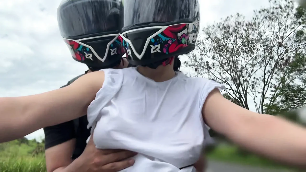 Picking up my favorite DIDI client without a bra!