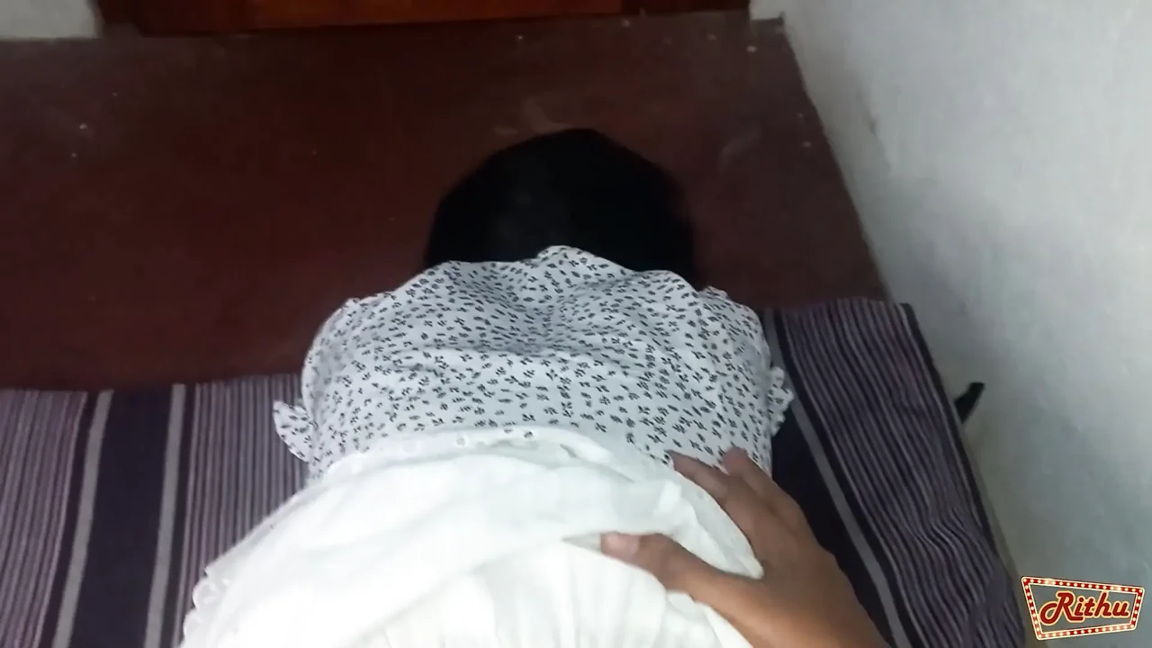 斯里兰卡少女后入式啪内射（僧伽罗语）