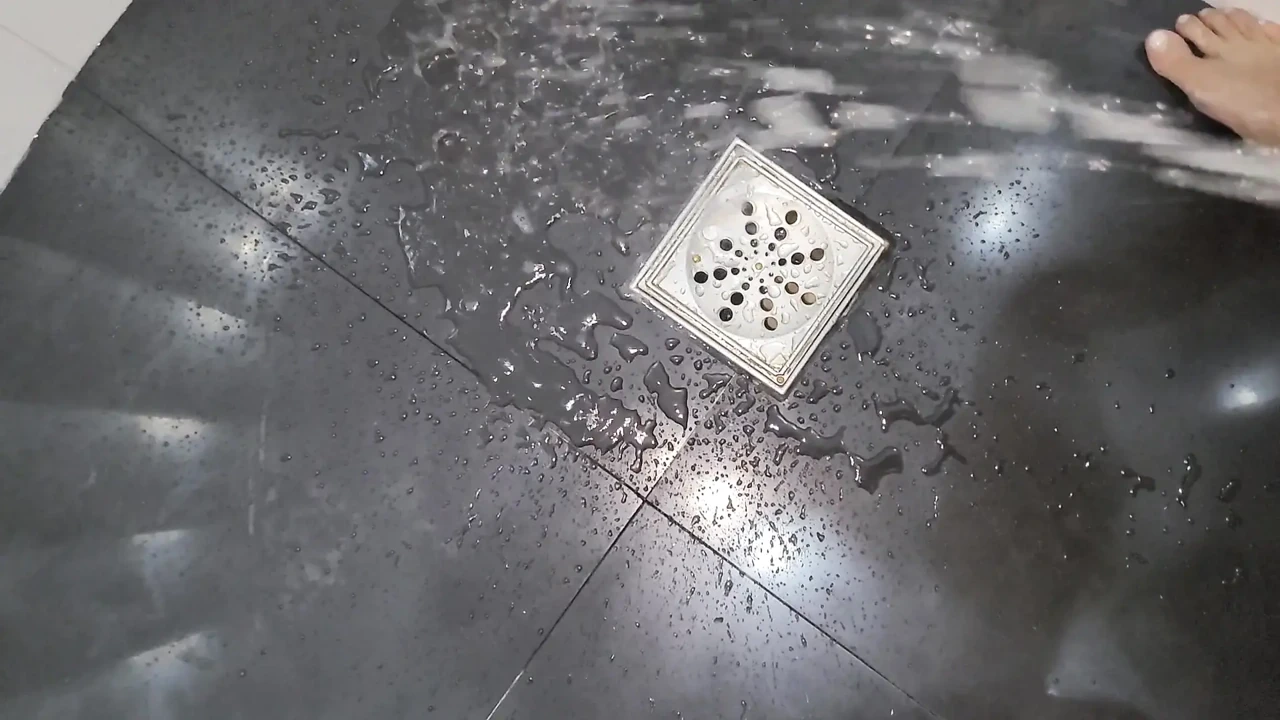 我在手淫中撒尿