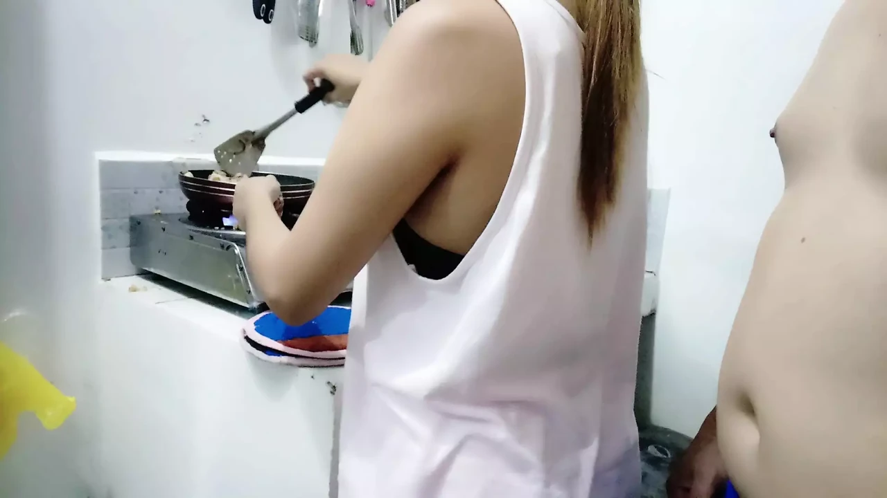亚洲妻子与陌生人分享