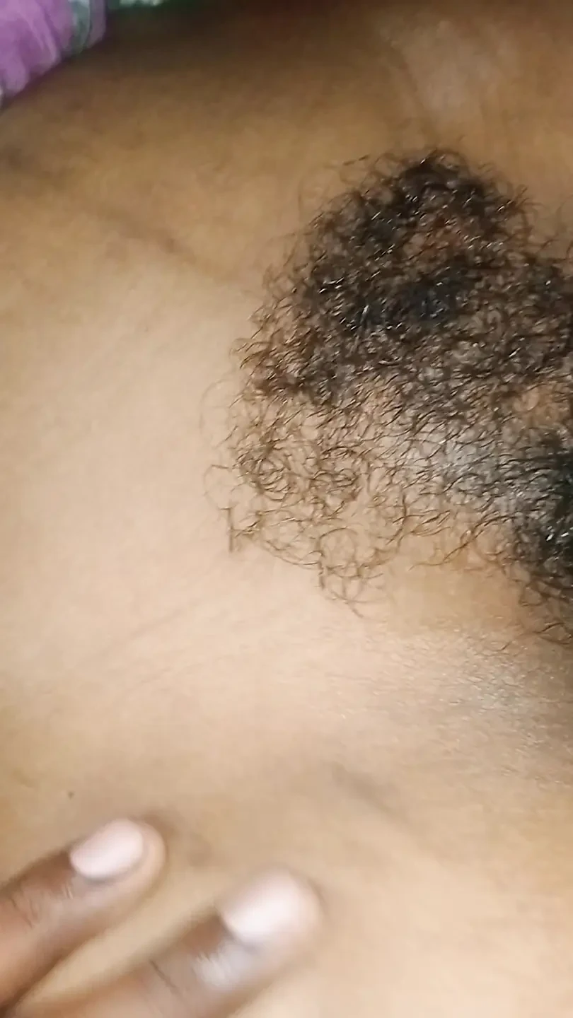 Desi wife ka chut me ungli