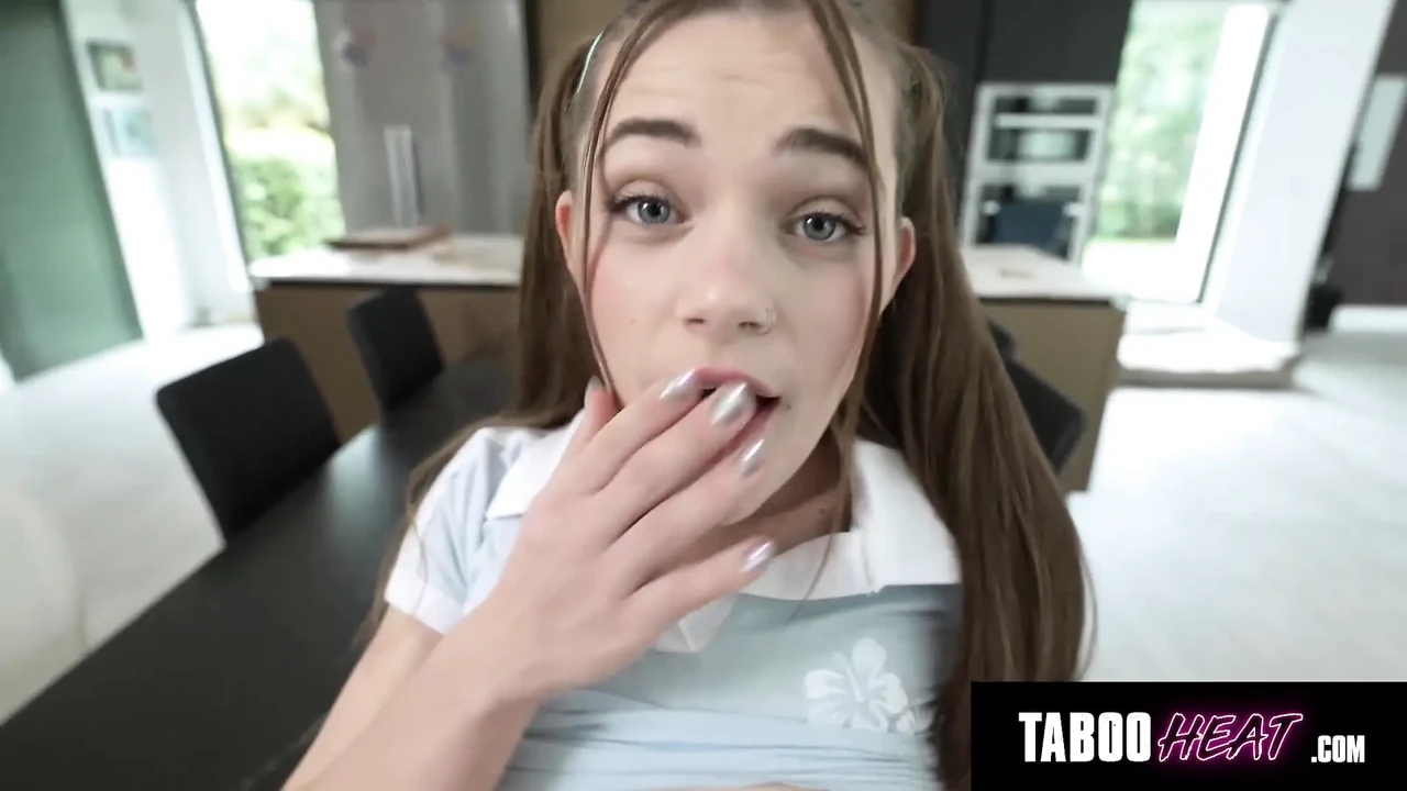 TABOO HEAT - 调皮的女大学生Juniper Ren勾引继父和继母