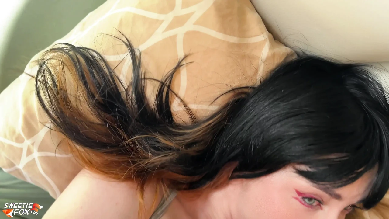 继妹用她的屁股在我脸上把我叫醒 - 肛门舔和硬肛交 - Sweetie Fox