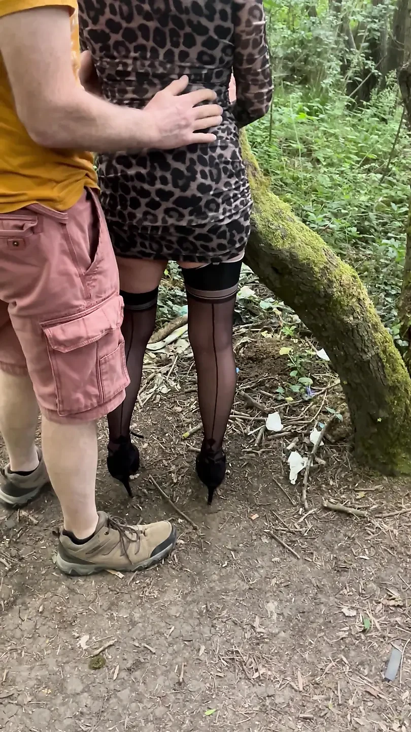 与妻子在户外缠身