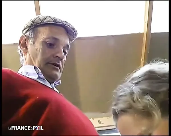 爷爷操一个年轻的婊子以换取一辆新车