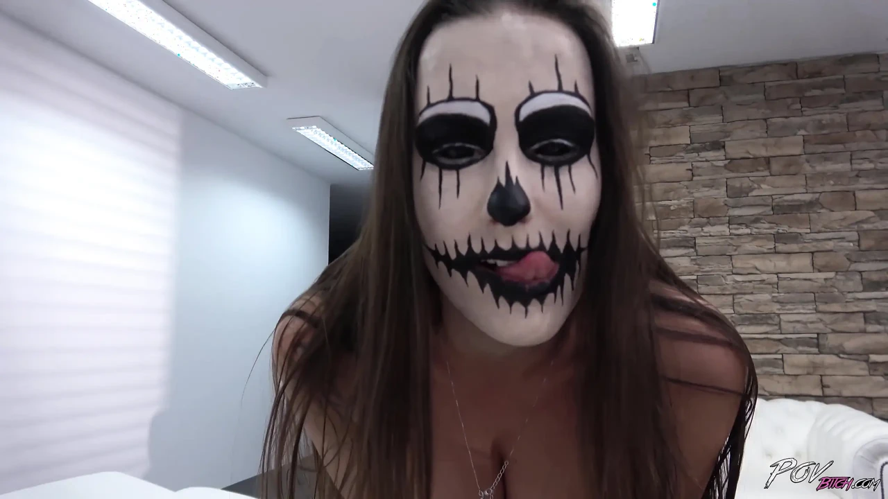 穿着性感服装的蒙面女人被狠狠地插菊花