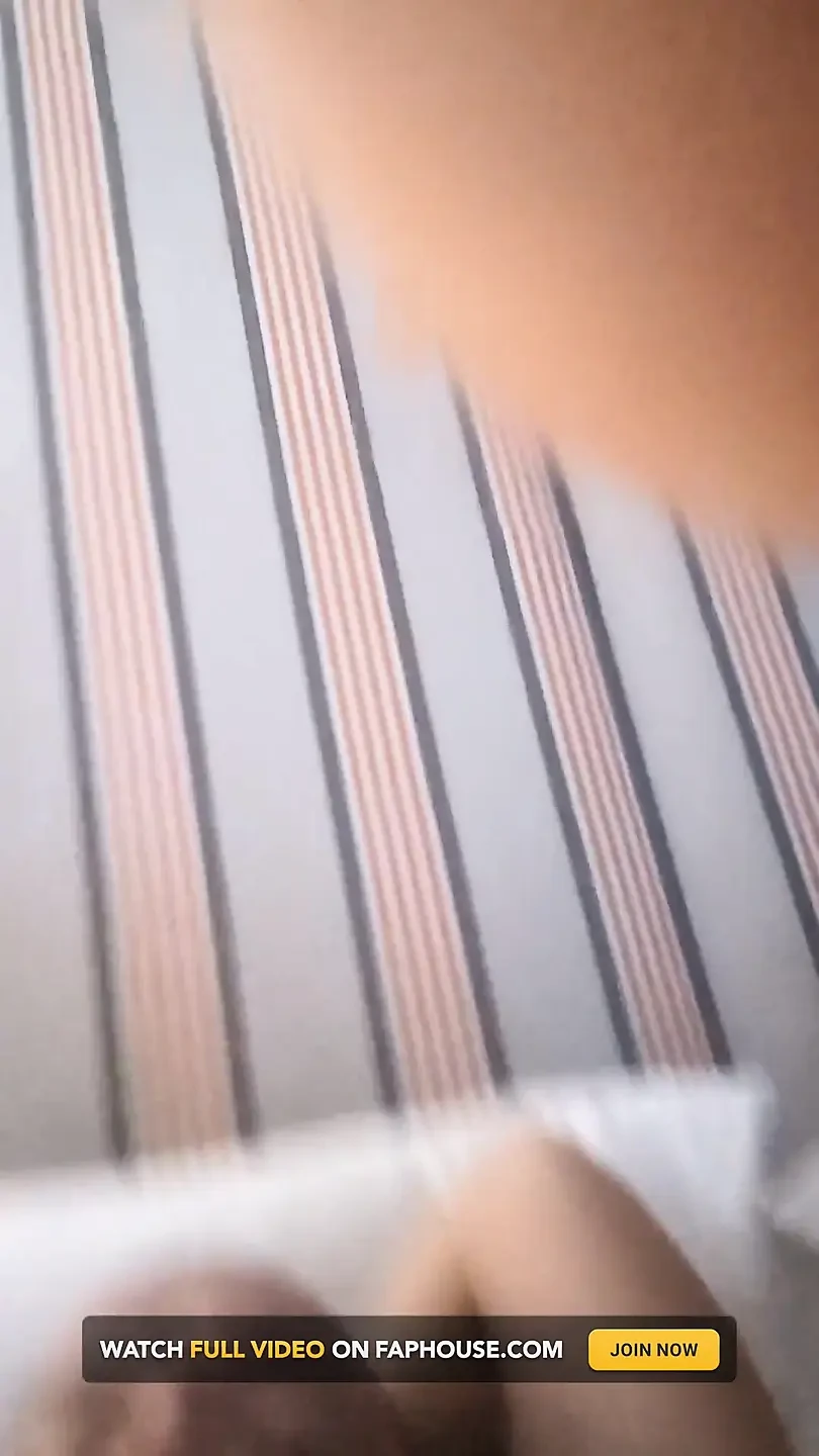 Bambi吮吸我的鸡巴