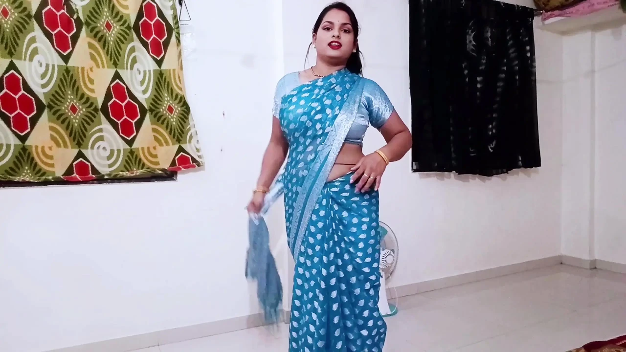 Rhea Bhabhi had sex with a fan maker
