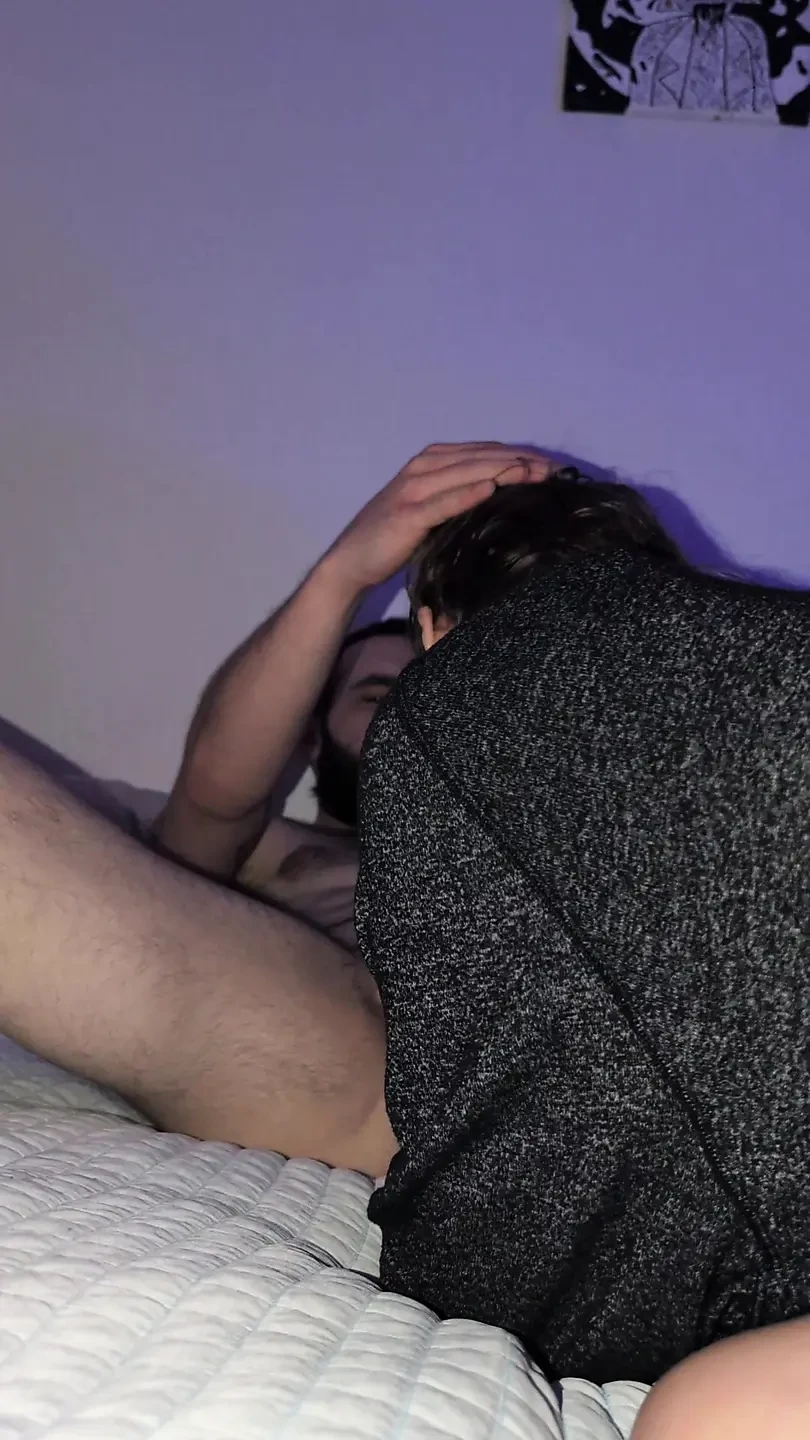 Coupleoffreaks130 业余夫妇热辣的妻子吮吸大鸡巴，然后骑乘她紧致的阴户，直到她射遍他的鸡巴
