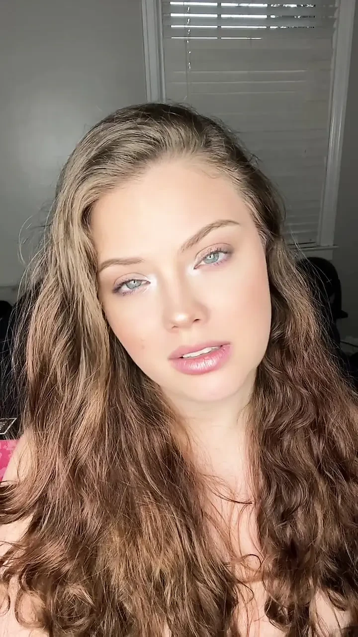 皮革女主调教，把她的娘炮男奴当妓女一样操