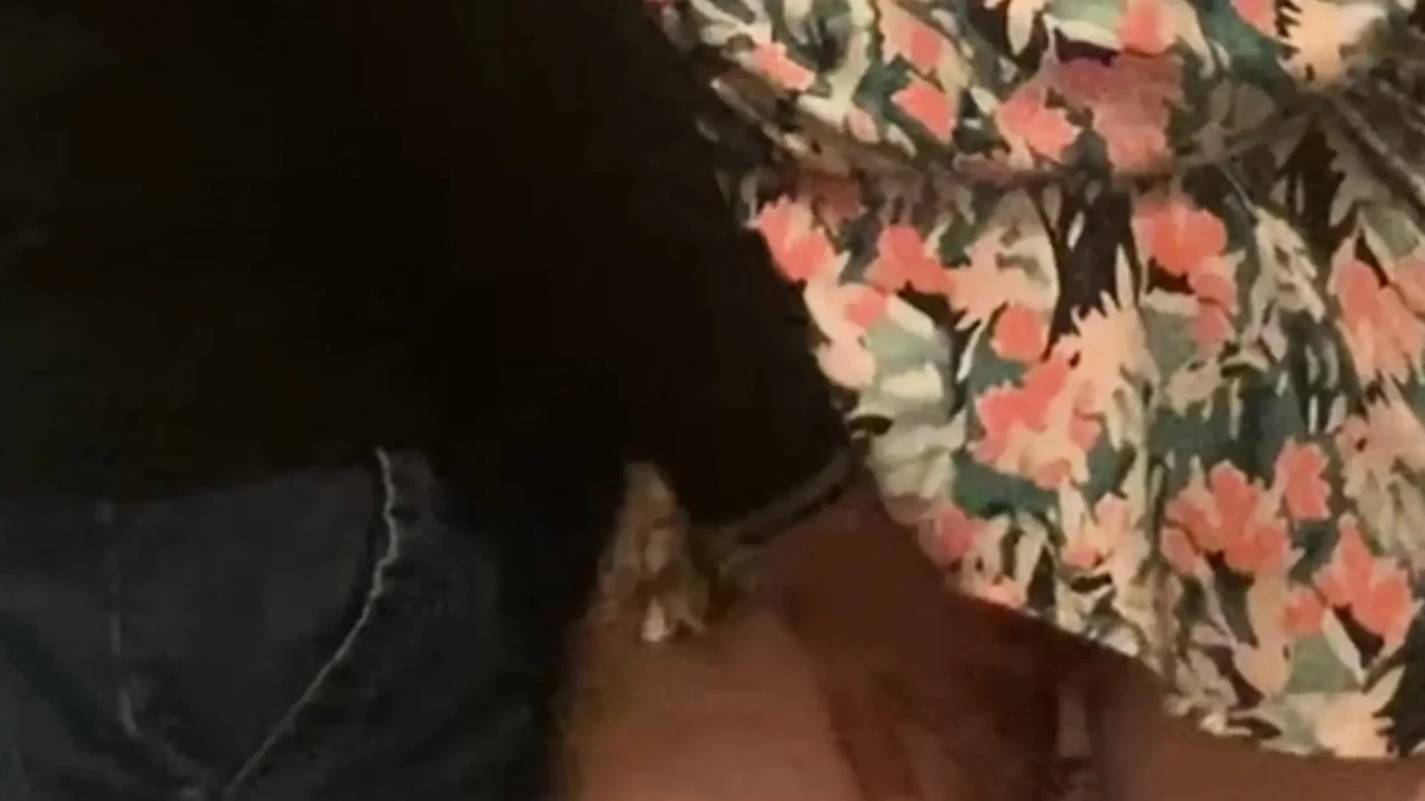 在地铁里用手指操荡妇熟女