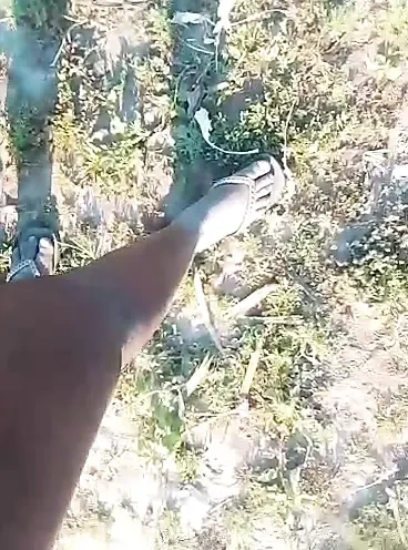 非洲素人在灌木丛中赤身裸体