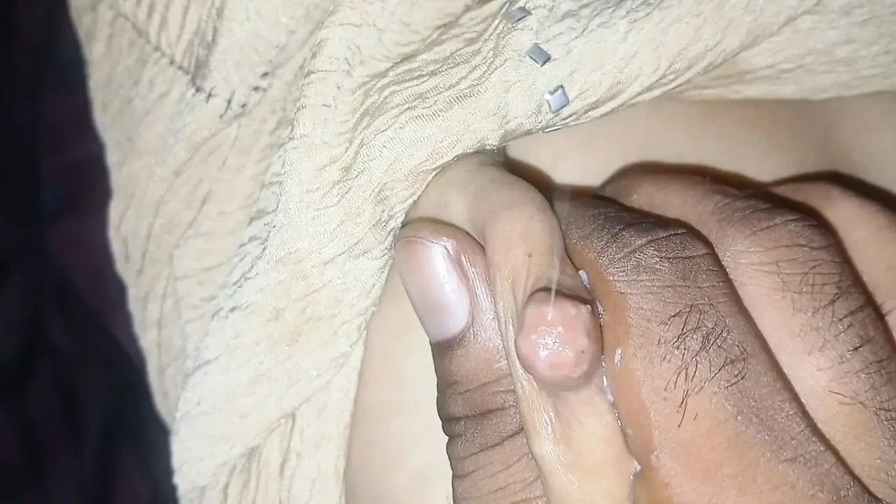 阴户分享 第2部分 热辣的胸部按压新女孩