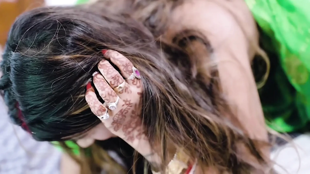 Chhoti soteli bahan ko sigrate peete peete chod diya