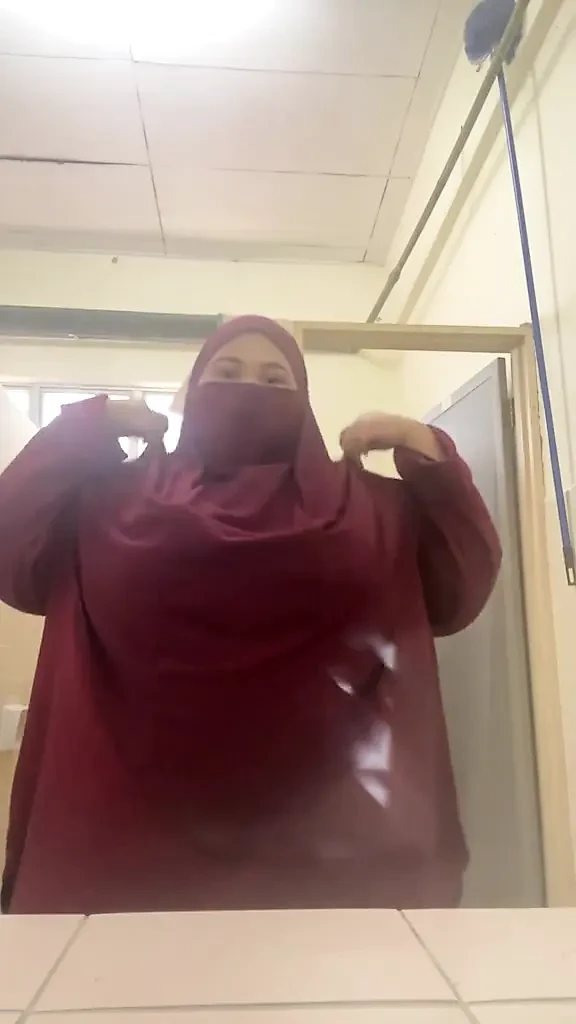 的Ustazah在厕所