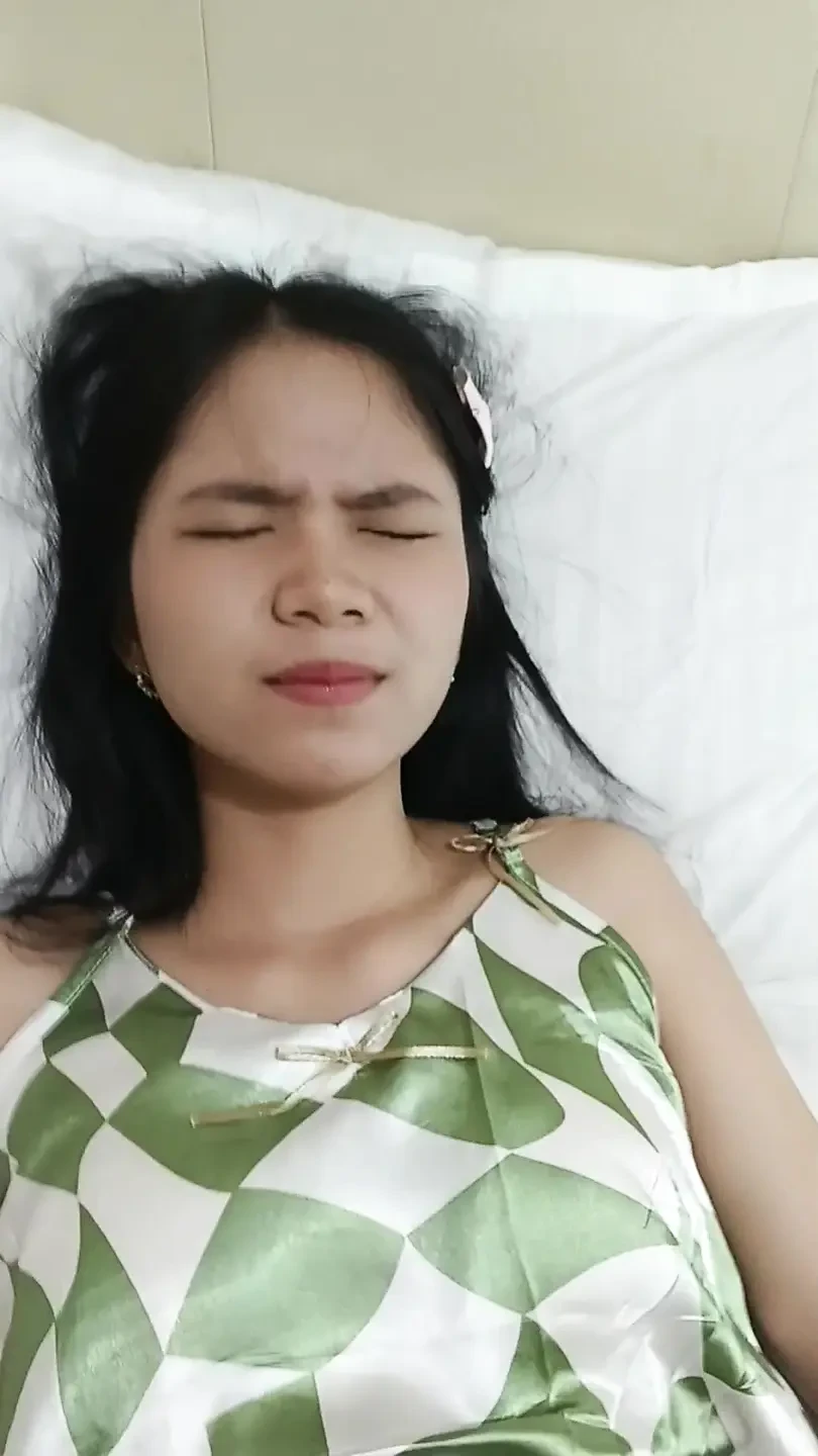 当我和我的继妹在床上分享时，会发生这种情况