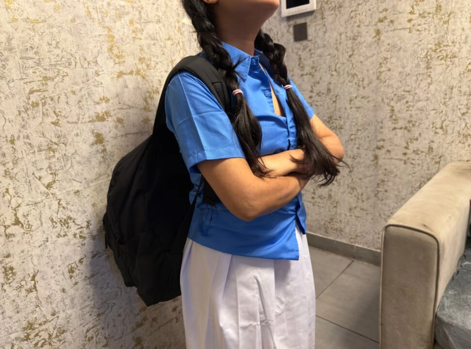 把女朋友叫到Oyo房间里，跟她来了一场粗暴的性爱