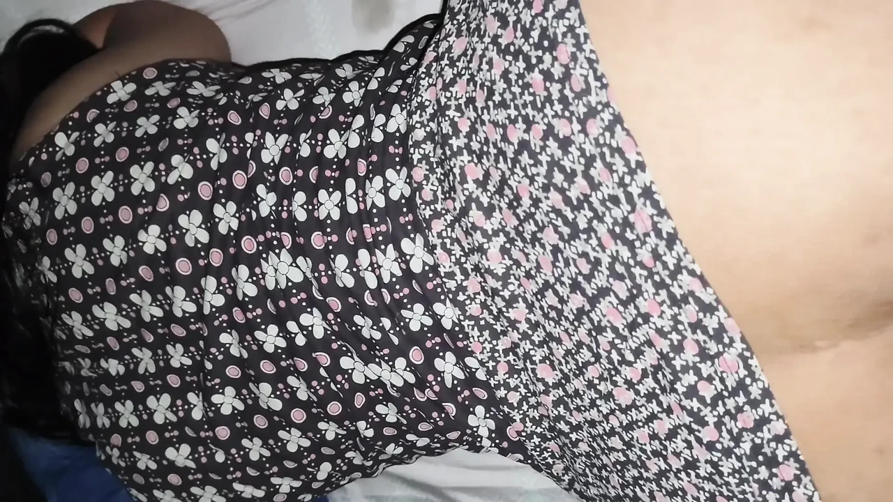 穿着蜡染礼服，你看起来很性感