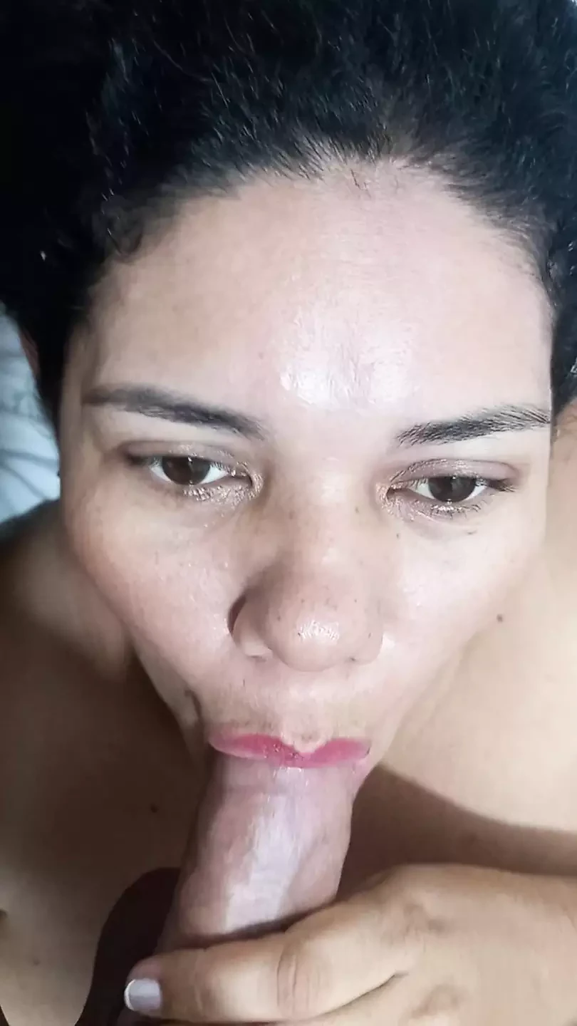 躺着的口交与丰富的精液