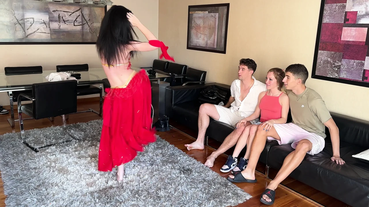 和我的朋友Jimmy、我的金发女友和肚子玩4P性爱