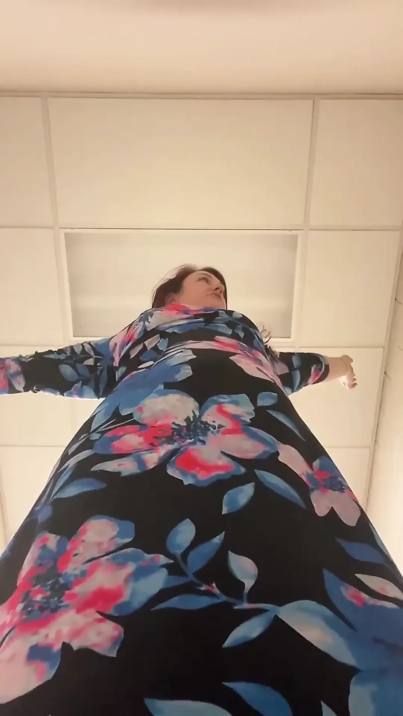 作为一个温柔的巨人, 在Bella Blast脱下臭袜子后, 我的大臭脚小崇拜