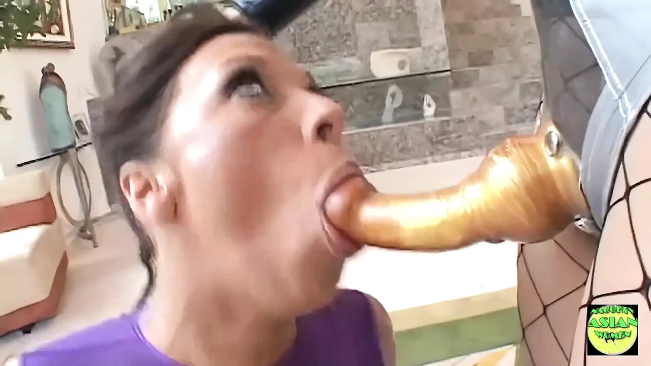 两个非常可爱的女同性恋朋友——Nautica Thorn和Rachel Starr——正在玩穿戴式假