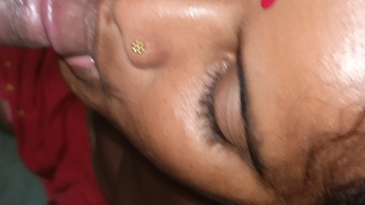 印度通奸，嫂子。一位亲戚吮吸继子的，取出精子，并注入乳房。砰
