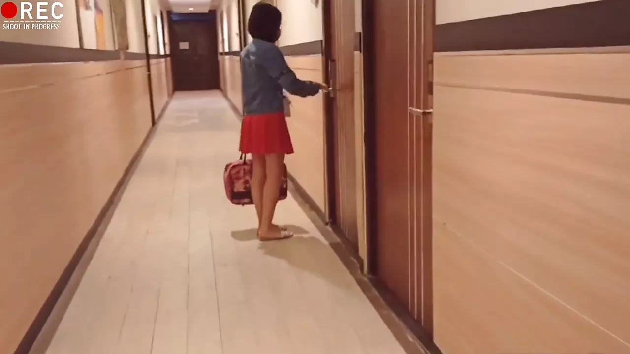 与来自印度尼西亚的美丽空姐一起办理登机手续 - 第2部分