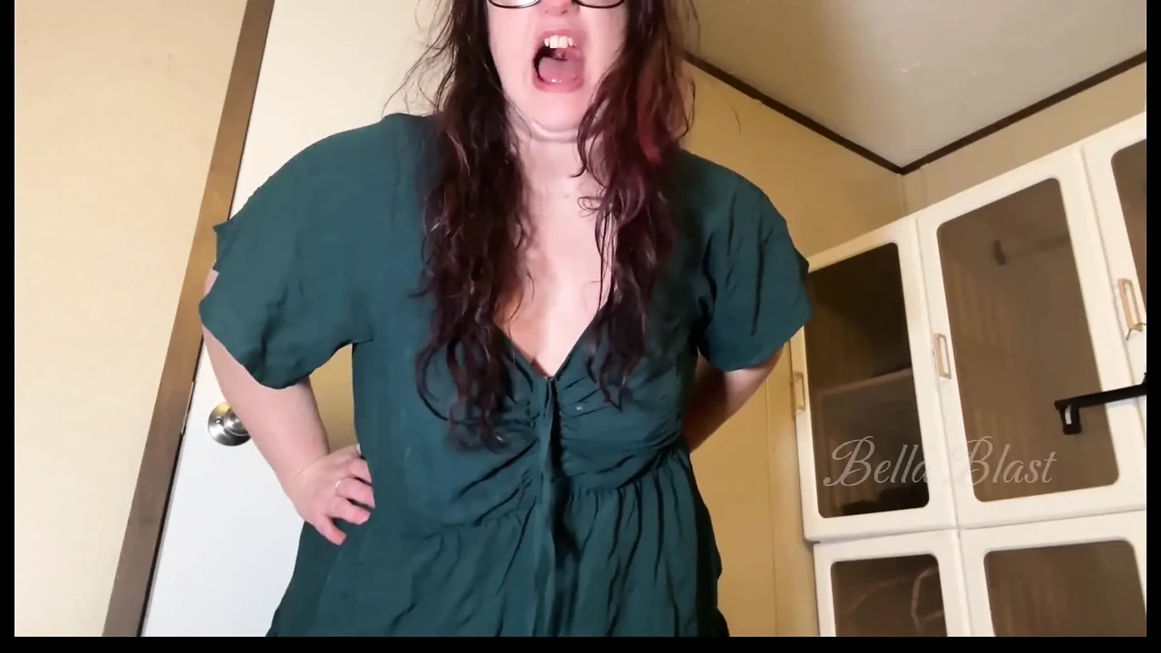 胖美女放屁调教, 失败者Bella爆炸极端的口头破坏短版