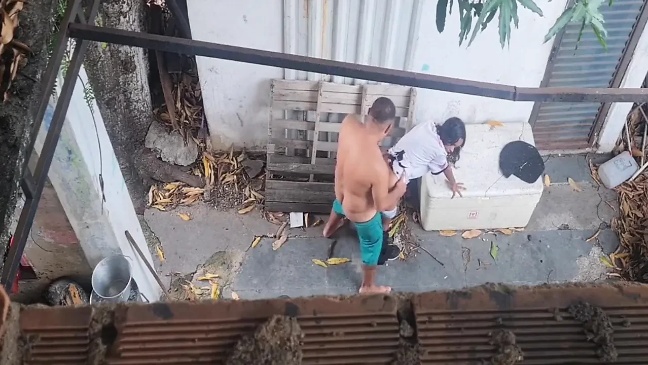 与女佣的户外性爱