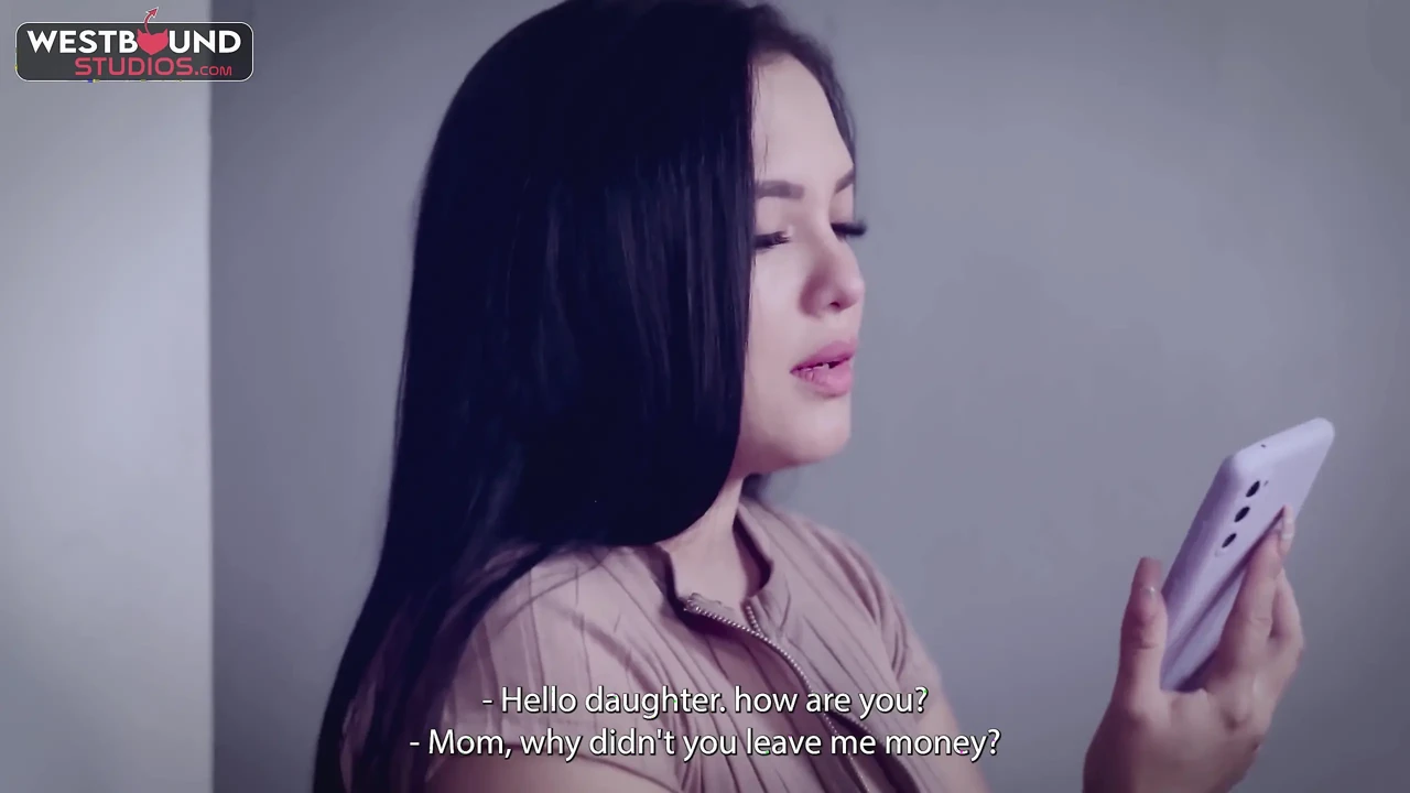 年轻的拉丁女郎Sofia Ruiz在她的卧室里被陌生人干