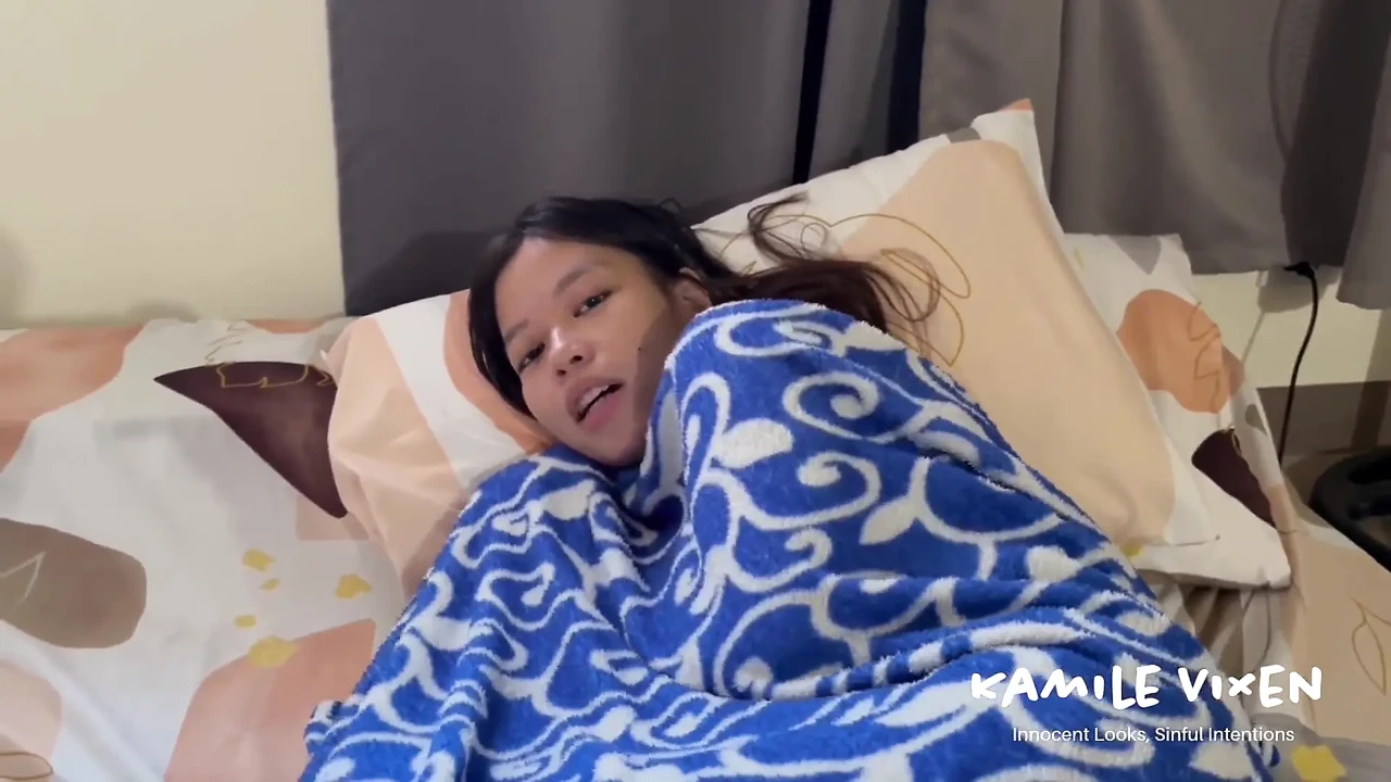 菲律宾病毒 - 继兄弟抓到 18Yo Pinay 手淫紧毛茸茸的阴户, 然后性交硬奶油派