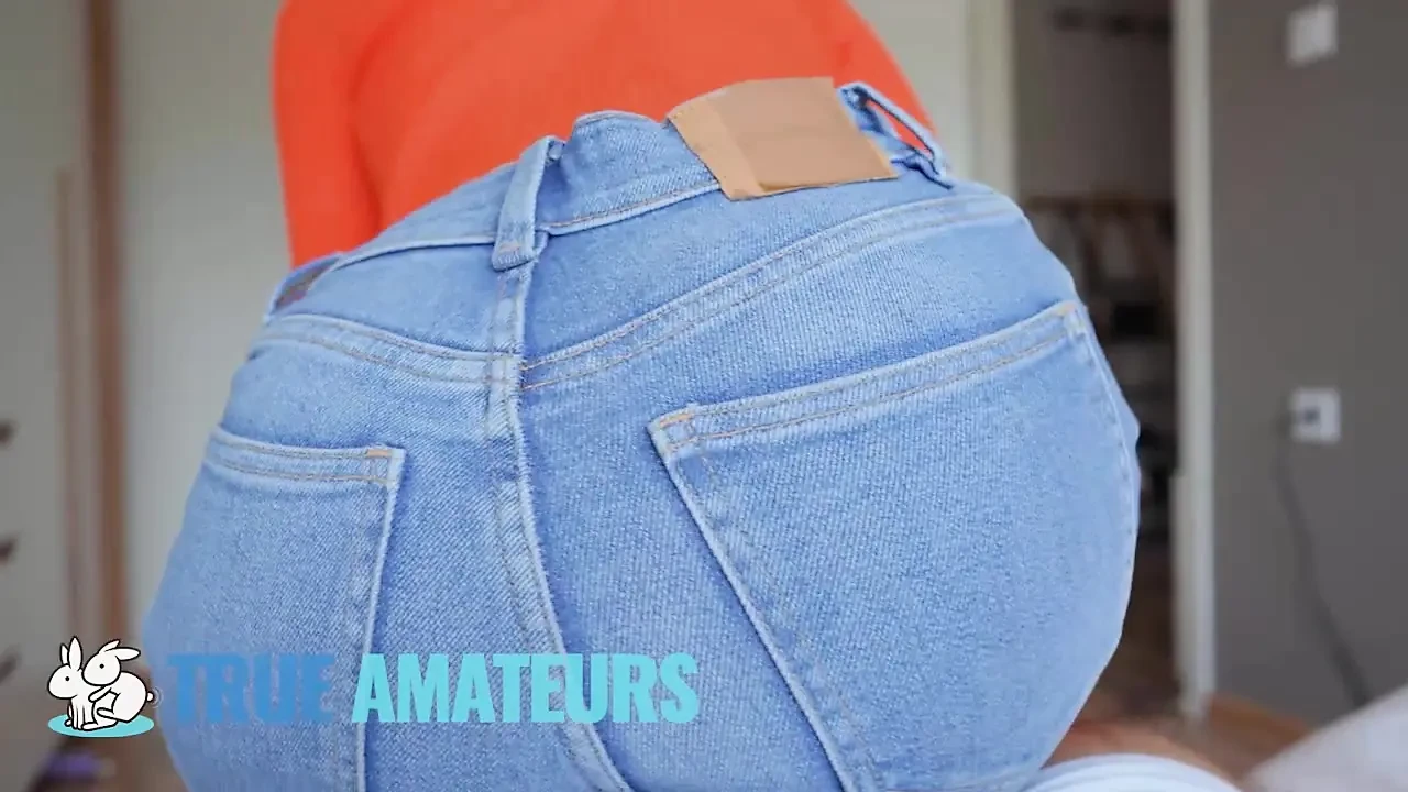 TRUE AMATEURS - Kelly在反向骑乘丹尼尔之前把丹尼尔的大鸡巴塞进她的嘴里