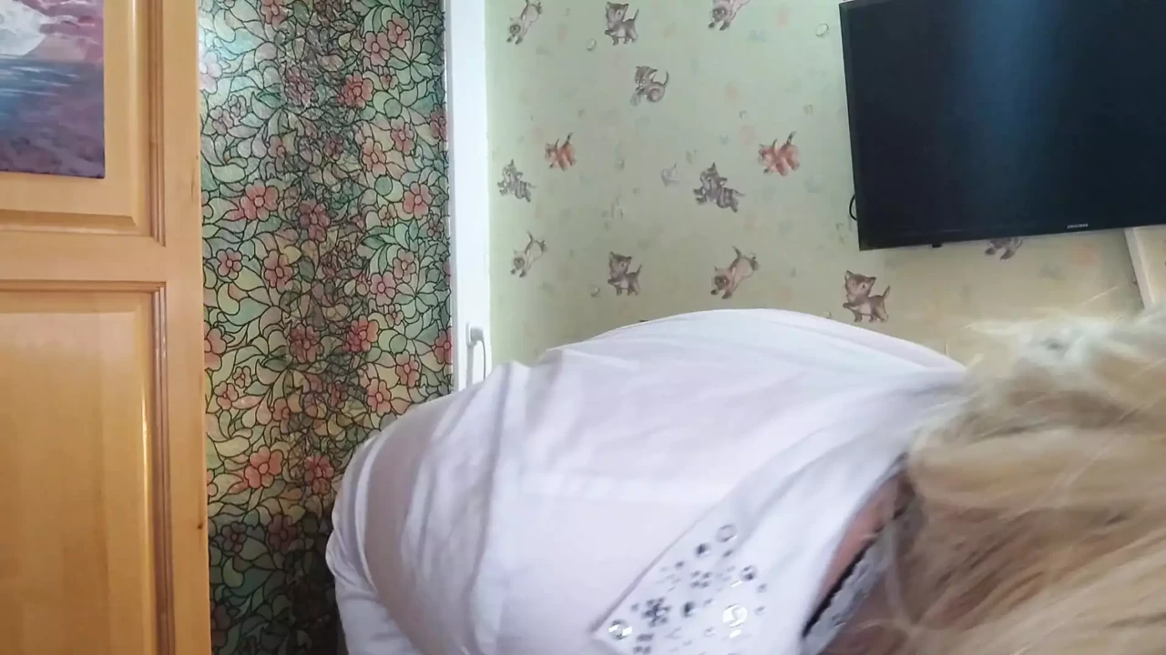 清洁工会照顾你的年轻鸡巴