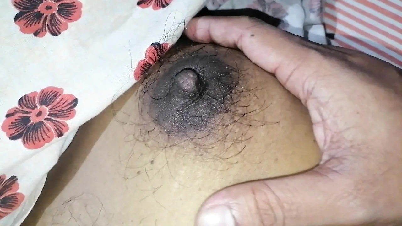 真实亚洲情侣慢速指交让妻子高潮