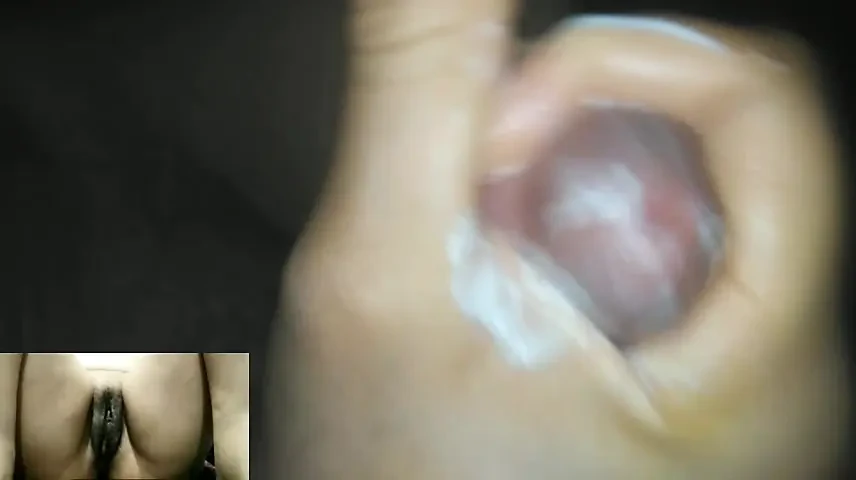 观看妻子在视频通话中自慰