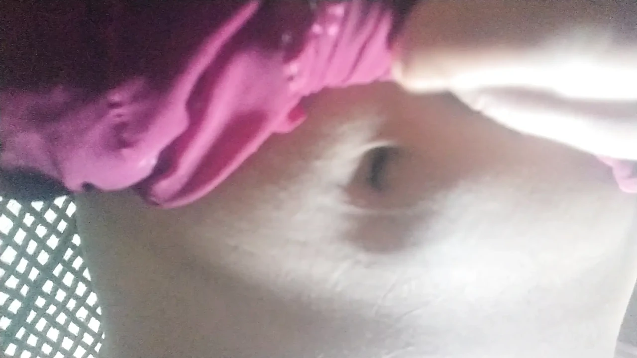德西嫂子的阴户痒痒了，然后疯了