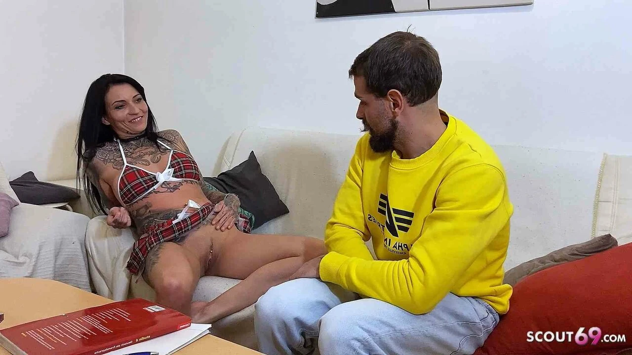 纹身的奥地利女孩Sendy Sugar勾引她的老师做爱