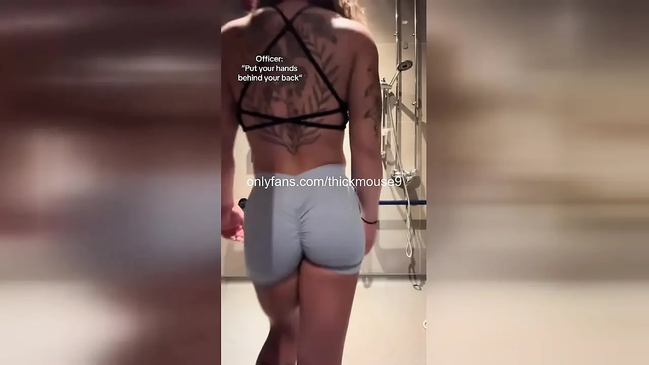 阴户泄露：女大学生的激烈群交被Zoom抓到 - 到处都是精液和尖叫！