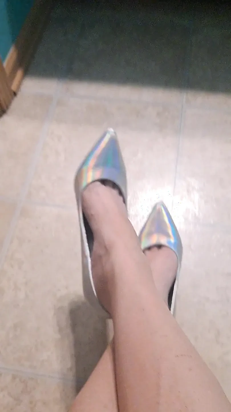 Stiletto鞋悬垂