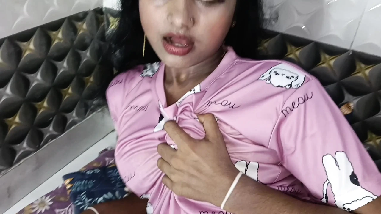 To Day 可爱的 Sudipta 与摄影师发生性关系